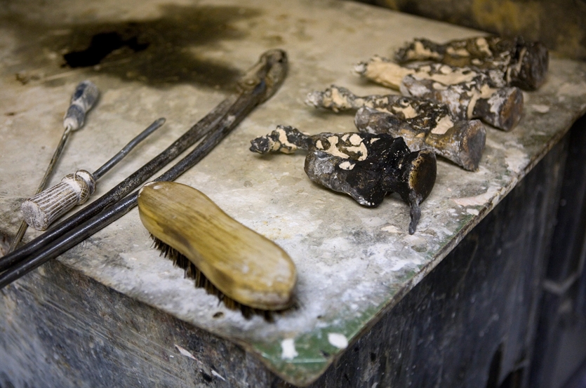 Cleaning the bronze works