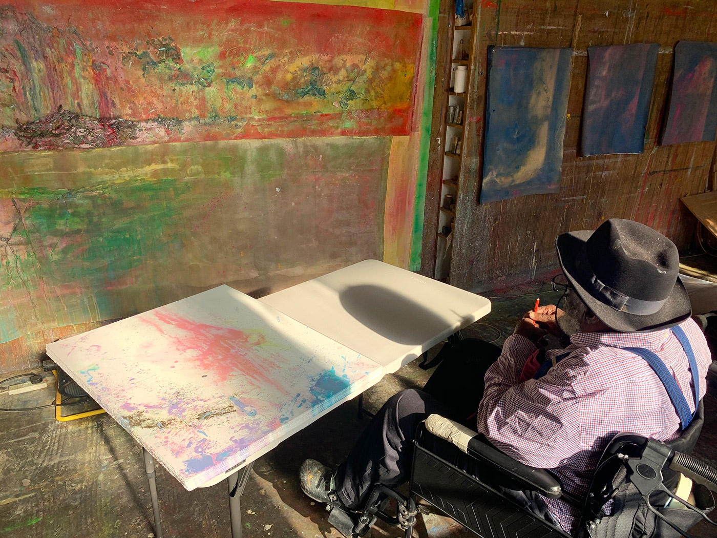 Frank Bowling signs 'As If Eleven' in his south London studio (2020)