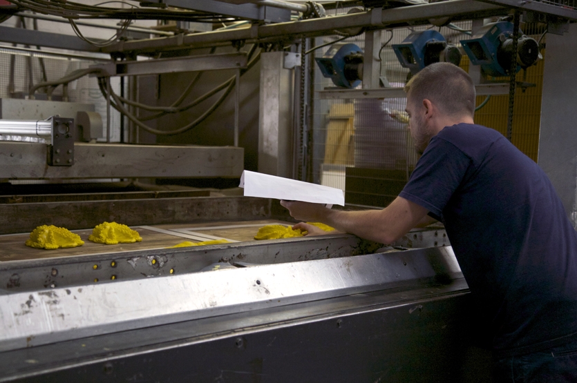 Refining the layout of the works in the vacuum forming machine