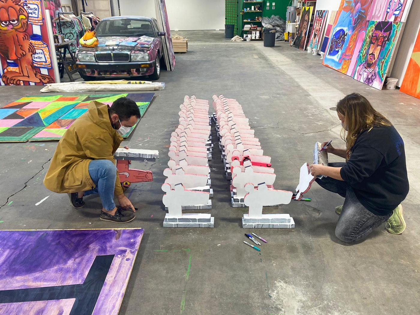 Katherine Bernhardt and Jonathan Edelhuber signing the edition in Bernhardt's Saint Louis studio, 2020.
