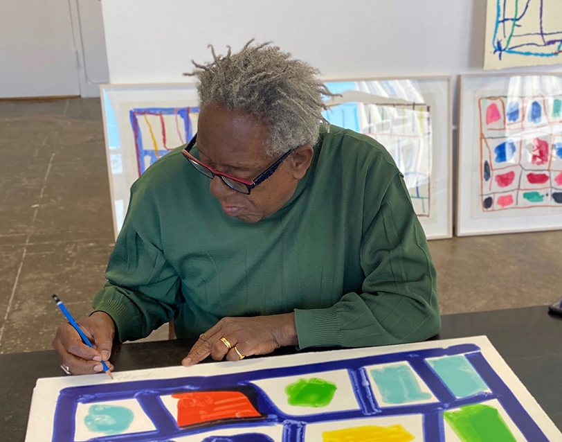 Stanley Whitney signing his prints for GREENPEACE 50 YEARS