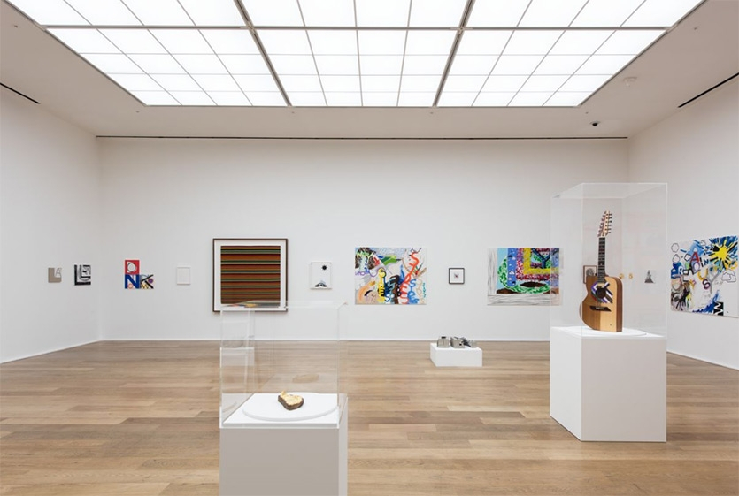 Installation view, 'Martin Creed. Toast’, Hauser & Wirth, 2018. ‘Martin Creed. Toast’ includes new sculpture, painting, drawing, tapestry, video, live action and music
