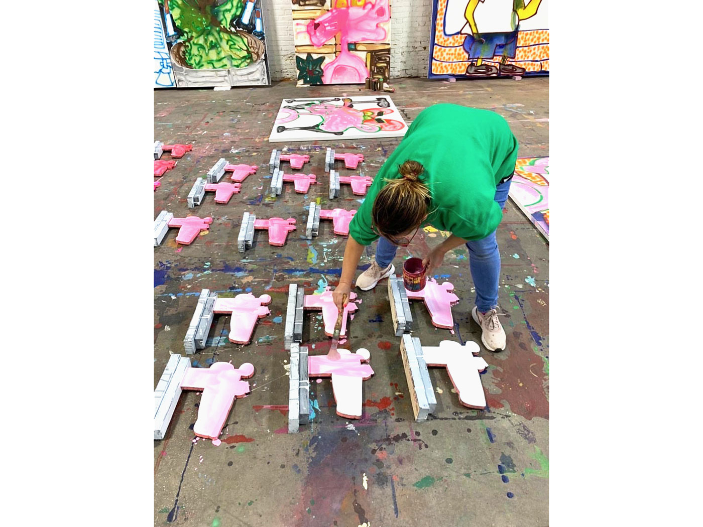 Katherine Bernhardt hand painting the unique multiples at her Saint Louis studio, 2020.