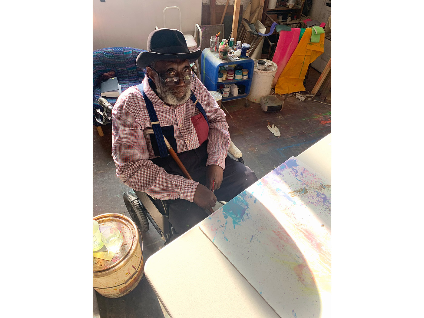 Frank Bowling signs 'As If Eleven' in his south London studio (2020)